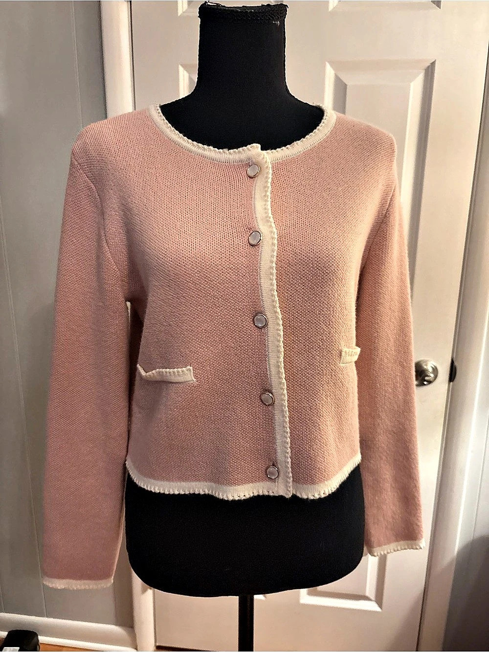 Vintage-Inspired Pastel Pink Cropped Cardigan with Cream Contrast Trim